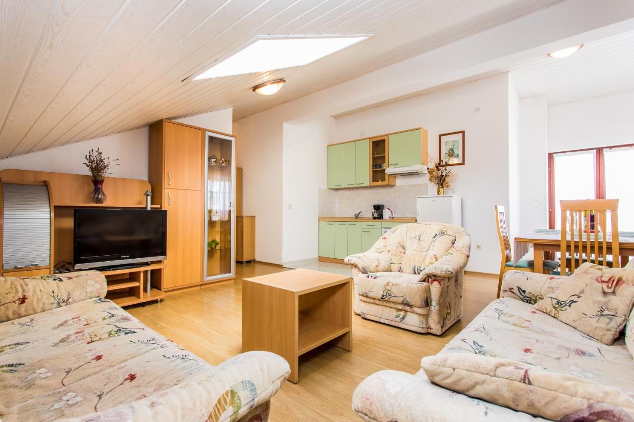 Guest House Lavanda 4 Njivice Luaran gambar