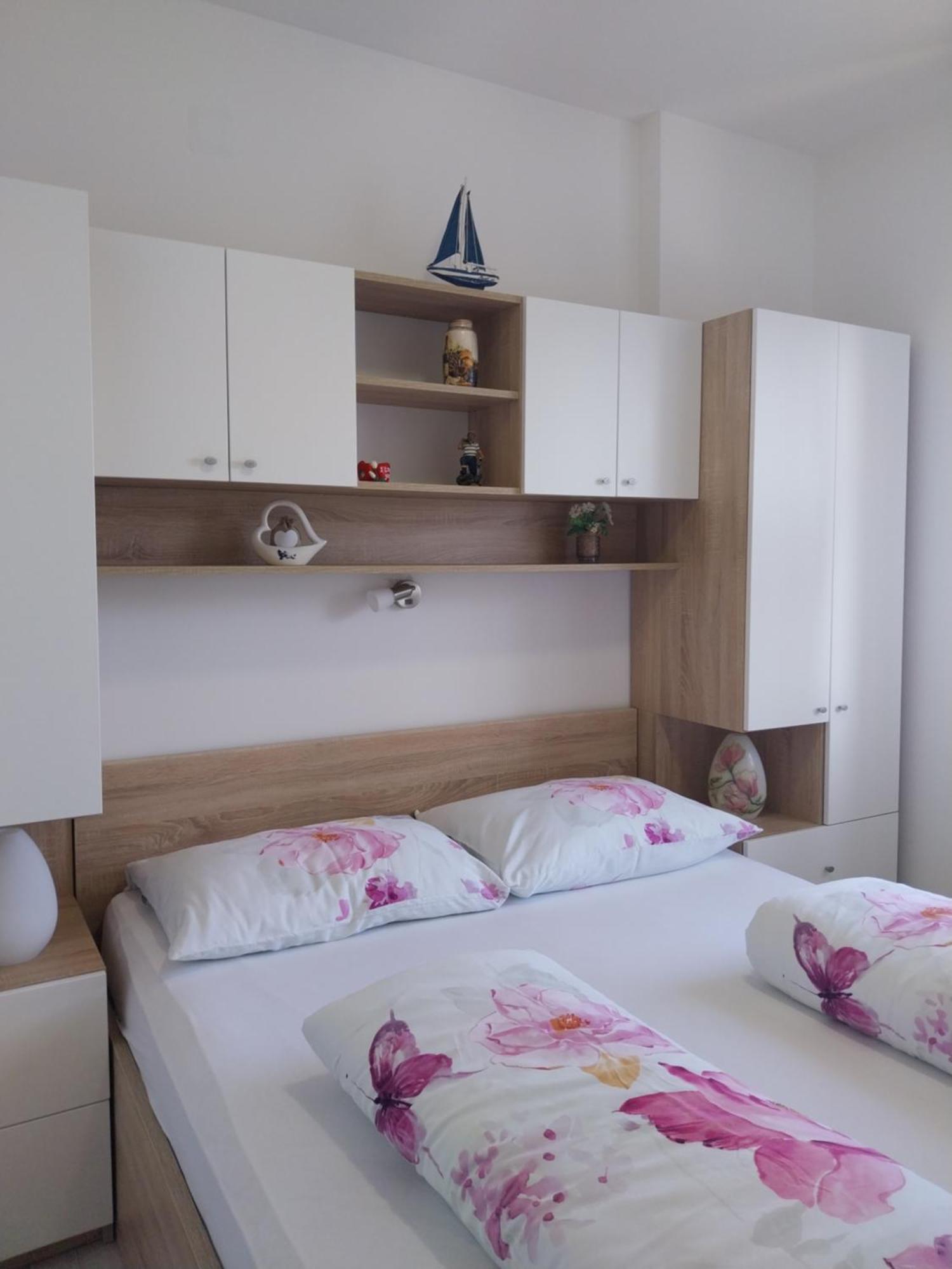 Guest House Lavanda 4 Njivice Luaran gambar